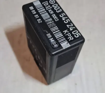 Mercedes-Benz 190 W201 Glow plug pre-heat relay 0035452405 898182 KR0003