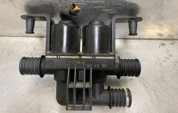 BMW 5 E60 E61 Coolant heater control valve 6931708