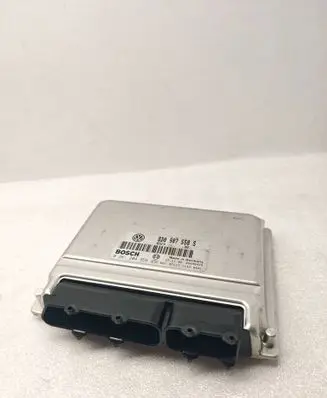 Volkswagen PASSAT B5.5 Engine control unit/module 8D0907558S 26SA5429 204956