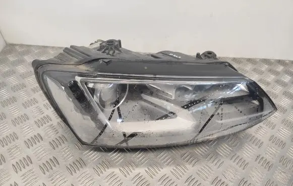Volkswagen Jetta VI Headlight/headlamp 5C7941752E