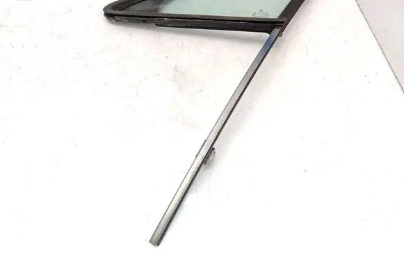 Peugeot 407 Front door vent window glass four-door 9658953880 43R00049 AS2
