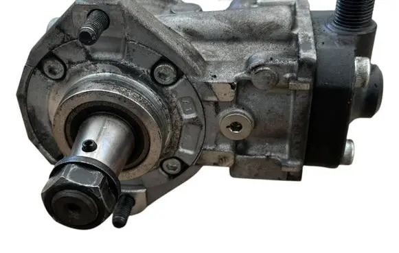 Volvo V60 Fuel injection high pressure pump 31432135