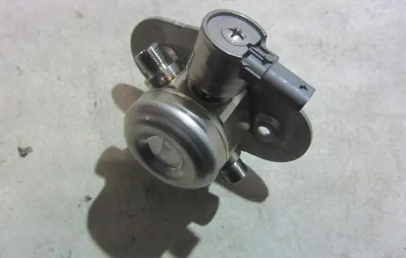 BMW X1 F48 F49 Fuel injection high pressure pump 7636881