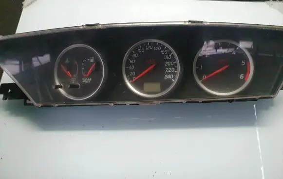Nissan Primera Speedometer (instrument cluster) AV619 2645095