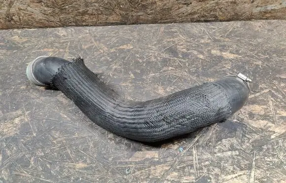 Chrysler 300 - 300C Intercooler hose/pipe 04861690AD