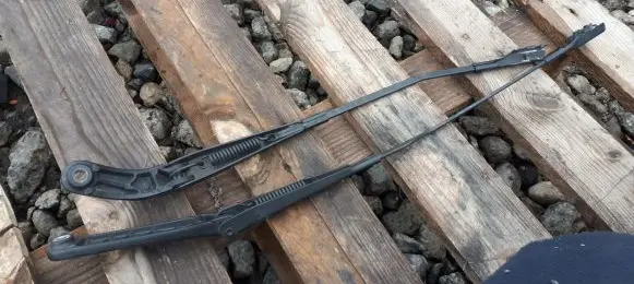Audi A4 S4 B8 8K Front wiper blade arm 8K090747213