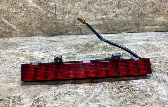 Infiniti G37 Third/center stoplight