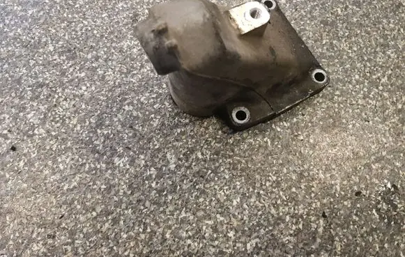 Mercedes-Benz C W202 Engine mount bracket
