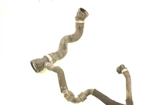 Engine coolant pipe/hose