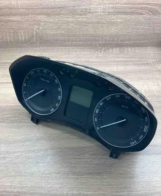 Skoda Octavia Mk2 (1Z) Speedometer (instrument cluster) 1Z0920812D V1610056