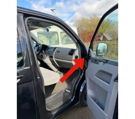 Volkswagen Multivan T5 Front door upper hinge 7H0831402B