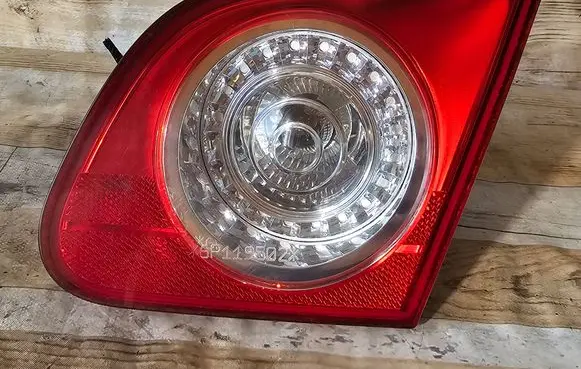 Tailgate rear/tail lights