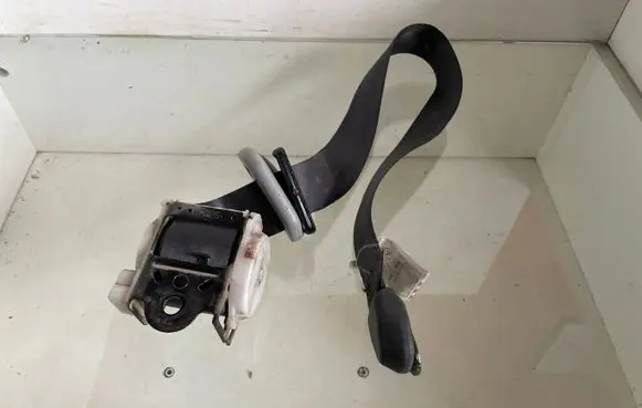 Toyota Avensis Verso Rear seatbelt 0431041
