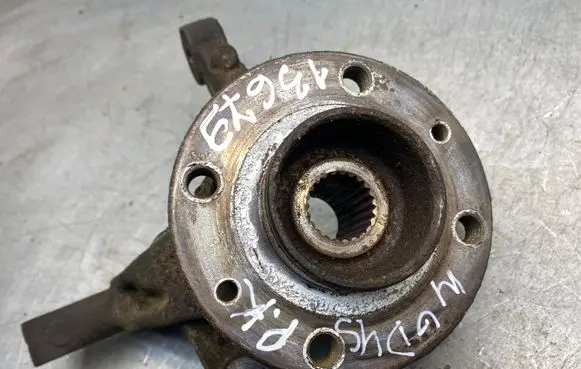 Renault Modus Front wheel hub