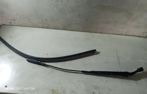Opel Zafira B Front wiper blade arm 13145563