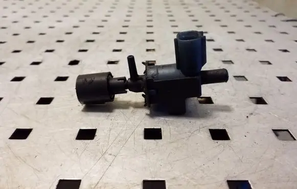 Toyota Avensis T220 Vacuum valve 9091012219
