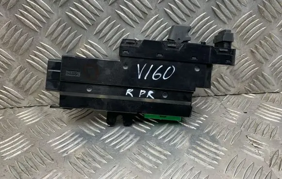 Volvo V70 Electric window control switch 9452961