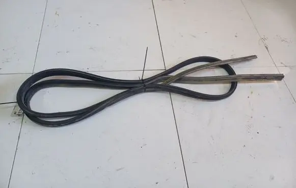 Trunk rubber seal (body)