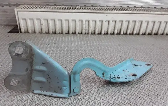Engine bonnet/hood hinges