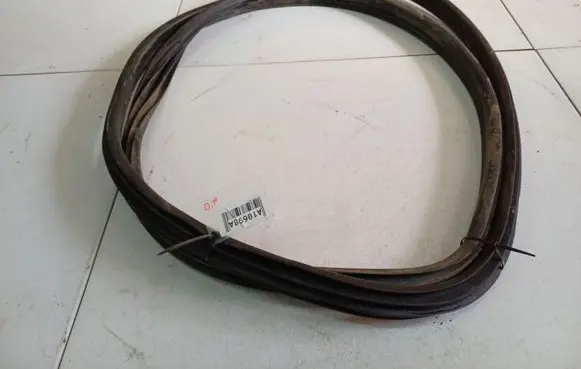 Opel Zafira A Rubber seal front coupe door 