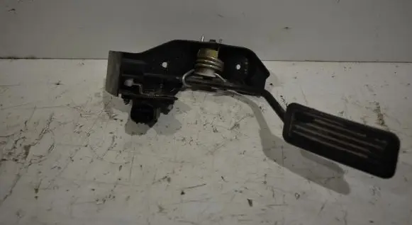 Toyota Avensis T250 Accelerator throttle pedal