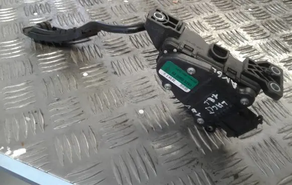 Renault Laguna II Accelerator throttle pedal 8200003393