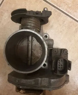 Audi A4 S4 B5 8D Throttle body valve 058133063c