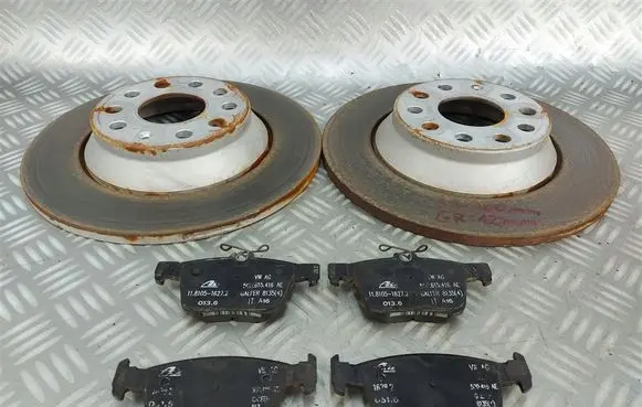 Volkswagen Golf VII Rear brake disc 