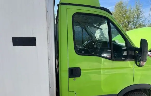 Iveco Daily 35.8 - 9 Front door 