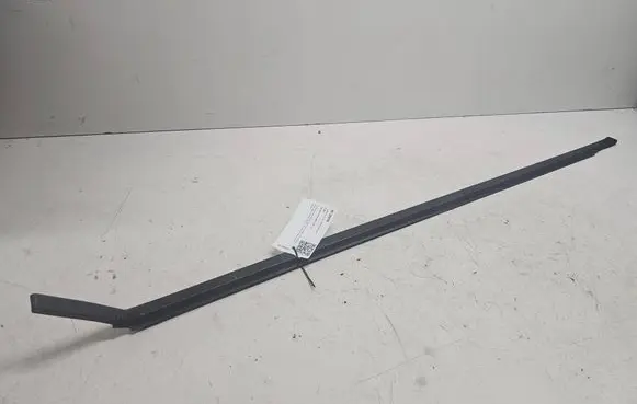 Seat Alhambra (Mk1) Rear door glass trim molding