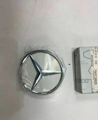 Mercedes-Benz EQC Manufacturer badge logo/emblem 11035203 75072625 A0998108500