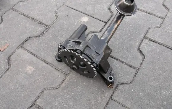 Volkswagen Golf IV Oil pump 