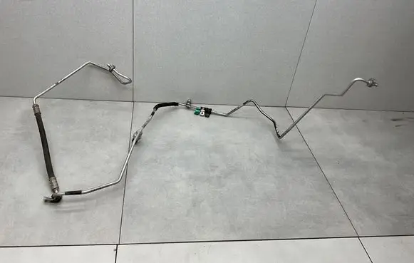 Renault Captur Air conditioning (A/C) pipe/hose 924404105R