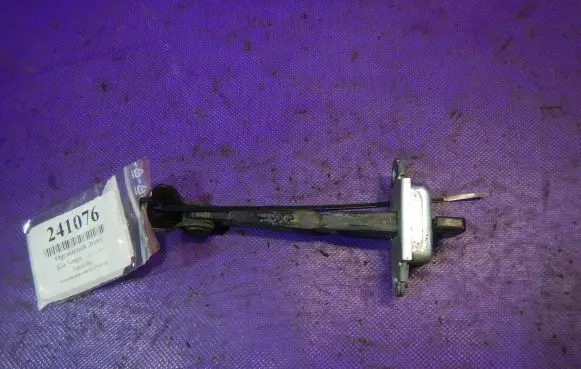 KIA Venga Front door check strap stopper