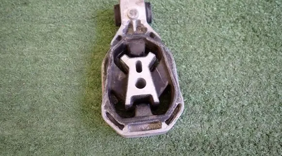 Mercedes-Benz GLA H247 Engine mount bracket A2472400400