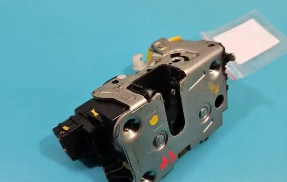 Dacia Duster Rear door lock IMPRK1390955