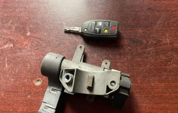 Volvo V70 Ignition lock 8626324