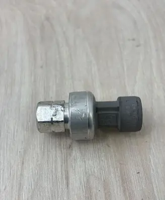 Opel Corsa D Air conditioning (A/C) pressure sensor 9131721 04M1CZ3