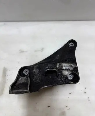 BMW 5 E39 Engine mounting bracket 6750441