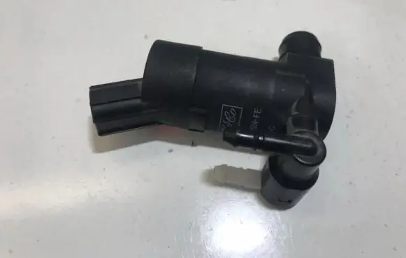 Ford Focus Windscreen/windshield washer pump 1s7117k624fe 1s71-17k624-fe