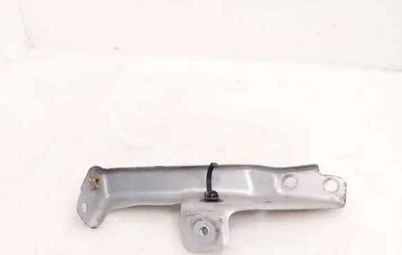 Nissan X-Trail T32 Fender mounting bracket