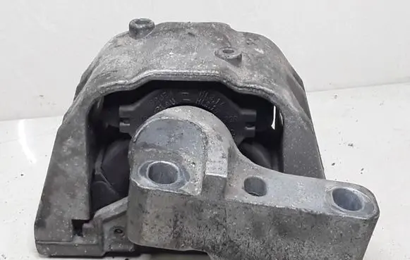 Audi A3 S3 8L Engine mount bracket 1J0199262 HL315M10