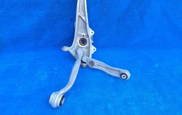 BMW 5 G60 G61 Front wheel hub spindle knuckle 6898332 8833048
