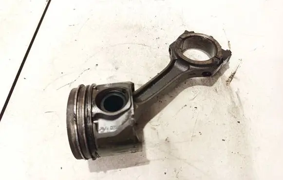 Ford Mondeo Mk III Piston with connecting rod 24878a