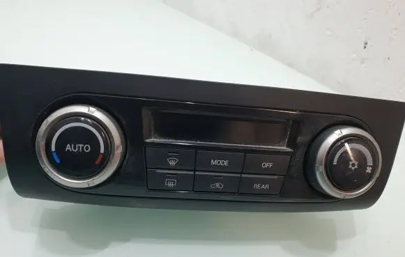Mitsubishi Pajero Climate control unit 7820A132XA 1465705114