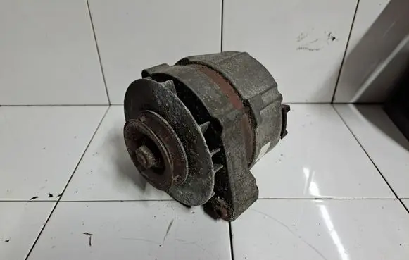 BMW 7 E23 Generator/alternator 0120469560