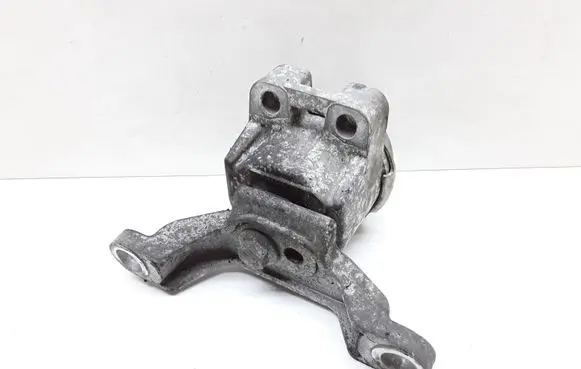Volvo V70 Engine mount bracket