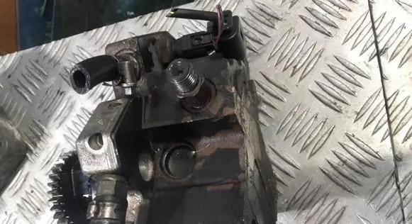 Mercedes-Benz C AMG W204 Fuel injection high pressure pump a6420700501