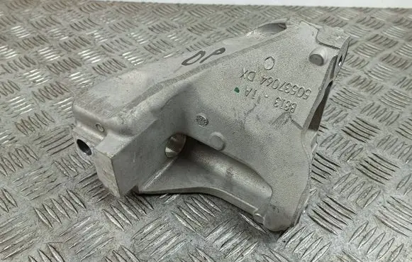 Engine mounting bracket