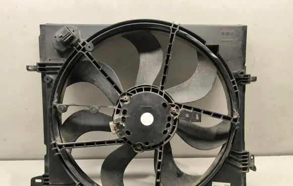 Nissan X-Trail T32 Electric radiator cooling fan 214814BE0A